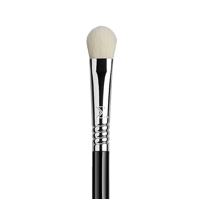 Sigma Beauty Professional E28 Detail Buffer Brush – Professional Eyeshadow Brush for Seamless Cream or Liquid Eyeshadow Blending, Packing on Metallic Shades & Highlighting the Brow Bone (1 Brush)