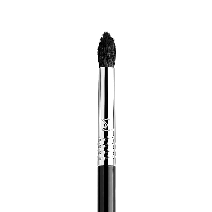 Sigma Beauty Professional E45 Eye Makeup Brush – Small Tapered Eyeshadow Blending Brush with SigmaTech® fibers for Seamless Eyeshadow Blending, Pointed Eyeshadow Brush for the Perfect Cut Crease