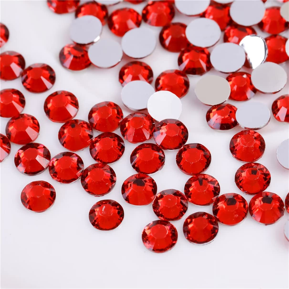 1000 Pieces SS20 5mm Flatback Rhinestones Clear Glass Round Gems Crystals for Nail Art DIY Crafts Clothes Shoes Bags （Red）